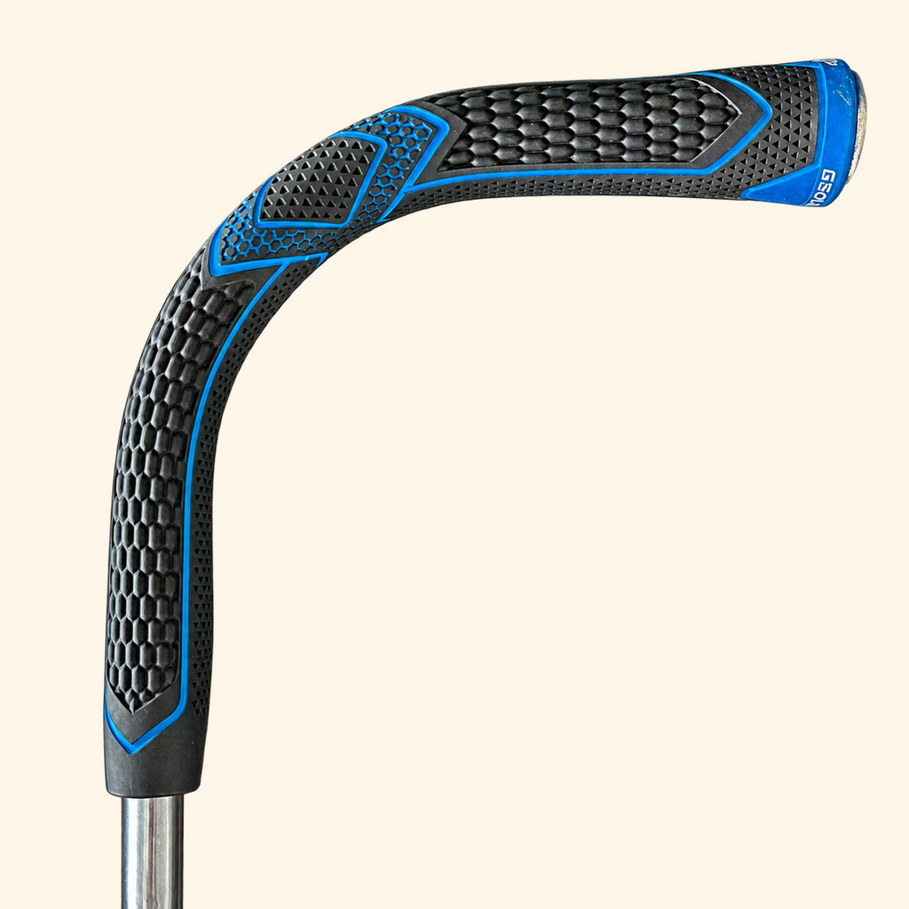 The Fairway Flame black and blue contoured handle on a cream background